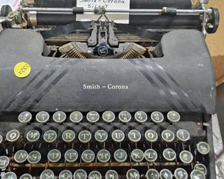 VINTAGE TYPEWRITER