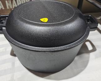 CAST IRON DUTCH OVEN WITH LID