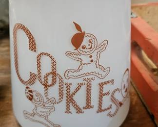 VINTAGE COOKIE JAR WITH LID