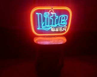 MILLER LITE BEER NEON LIGHT