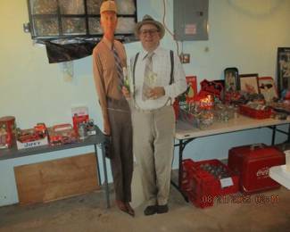 BARTLES & JAMES LIFESIZE CUTOUT
