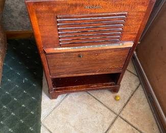 Antique RCA Victrola Radio Phonograph
