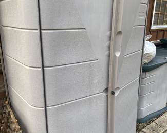 Rubbermaid Cabinet