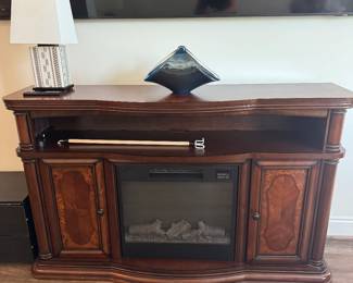 Electric fireplace with mantle