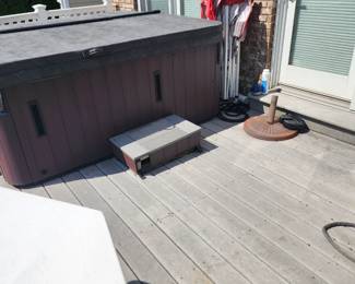 6 Seat Jacuzzi (excellent condition) $850