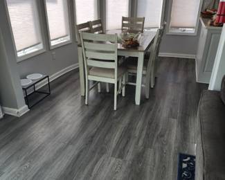 Like new Dining Set with 6 Chairs $450