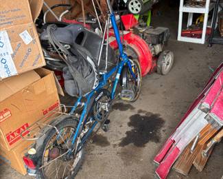 Foldable bicycle and carry case