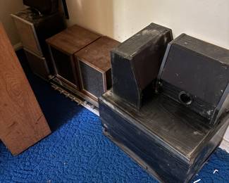 Stereo receiver and assorted speakers