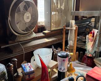 Fans, blenders, kitchen items