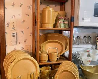 Pfaltzgraff Yellow dish set