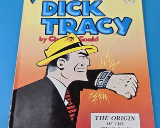 "Gladstone The Original Dick Tracy No. 2: The Origin of the Two-Way Wrist Radio" comic book.