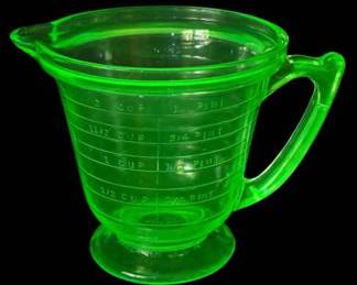 Vintage TS Handimaid Uranium Glass Measuring Cup