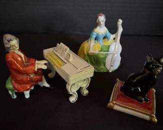 Goldcastle Figurines Man At Piano Singer