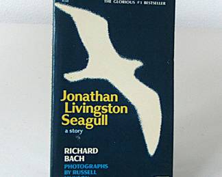 Paperback of "Jonathan Livingston Seagull"