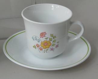 Close up of the Spring Meadow pattern, which was discontinued in 1985