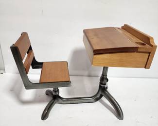 AMERICAN GIRL DOLL SCHOOL DESK
