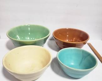 USA VINTAGE POTTERY BOWLS