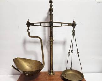 BRASS ANTIQUE SCALE