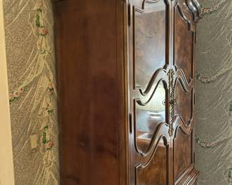 Elegant Henredon Bedroom Suite W/ Long Lowboy Dresser, Wall Mirror, 2 Nightstands, & Tall Armoire Cabinet