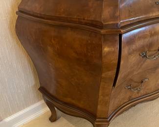 Elegant Burled Wood 4 Drawer Dresser
