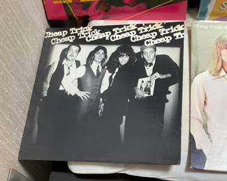 FANTASTIC Rock N Roll Album Collection (Kiss, Aerosmith, Rolling Stones, The Kinks, Journey, Foreigner, Queen, The Beatles, Men @ Work, Peter Frampton, Cheap Trick, & MUCH More!