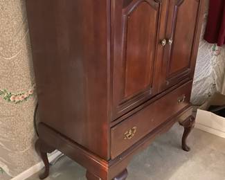 Bedroom Entertainment Cabinet W/ 2 Doors & 1 Drawer