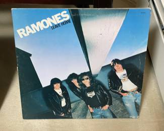 FANTASTIC Rock N Roll Album Collection (Kiss, Aerosmith, Rolling Stones, The Kinks, Journey, Foreigner, Queen, The Beatles, Men @ Work, Peter Frampton, Cheap Trick, & MUCH More!