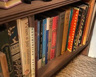 Large Library Of Books Collection W/ Art Books, Coffee Table Books, Novels, Mysteries, Crimes, Etc.