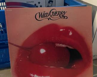 FANTASTIC Rock N Roll Album Collection (Kiss, Aerosmith, Rolling Stones, The Kinks, Journey, Foreigner, Queen, The Beatles, Men @ Work, Peter Frampton, Cheap Trick, & MUCH More!