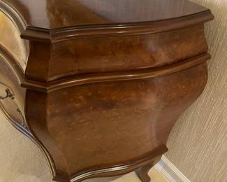Elegant Burled Wood 4 Drawer Dresser