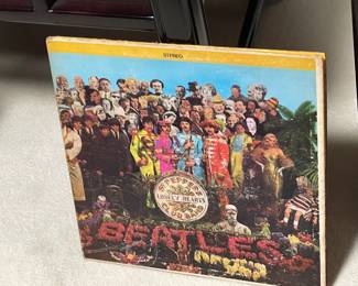 FANTASTIC Rock N Roll Album Collection (Kiss, Aerosmith, Rolling Stones, The Kinks, Journey, Foreigner, Queen, The Beatles, Men @ Work, Peter Frampton, Cheap Trick, & MUCH More!