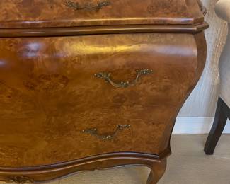 Elegant Burled Wood 4 Drawer Dresser