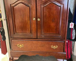 Bedroom Entertainment Cabinet W/ 2 Doors & 1 Drawer