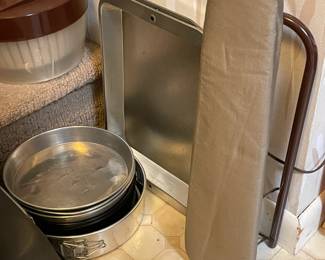 Kitchen Pots & Baking Pans