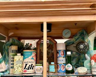 2-Original Glass Prell Bottle & Metal Blow Dryer +
Minipoo original dry shampoo - lilt home permanent has all parts - Breck hairspray
Vintage Castle Picture in Gilt Gold Frame