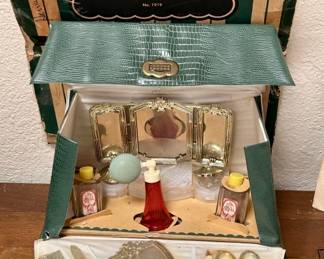 Vtg. 1960's Hasbro Jr. Miss Travel Cosmetic Bag