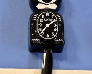 Retro-Style Kit-Cat Wall Clock with Pendulum Tail