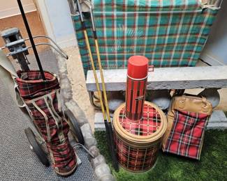 Mid Century Picnic & Golf Bag w/ Clubs, Thermos,
Scotch Cooler & Bag, Long Ice Chest, Webbed Folding Cot