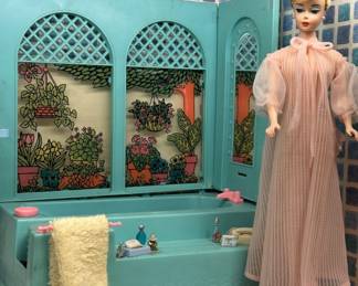 1958 Barbie & 1975 Barbie Beauty Bath Playset &
1959 Barbie Nighty Negligee Set #965