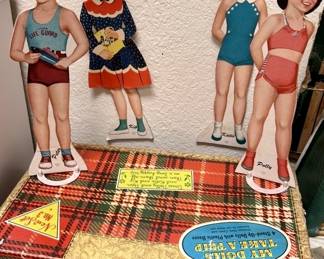 1953 Whitman 5608 My Dolls Take a Trip Paper Dolls
The set includes four Tekwood dolls, paper clothing and accessories, and a suitcase