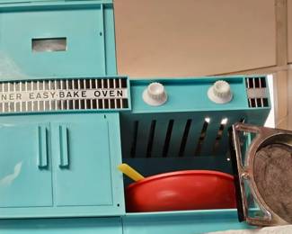 Vtg. Kenner Easy-Bake Oven Model 1600 in Turquoise