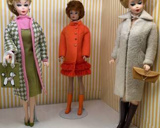 (3) 1958 Barbie Dolls: 1 Poodle Parade Barbie, +
1- Peachy Fleecy Coat w/ Hat & Purse
1- 1970 Fiery Felt Outfit #1789 Coat & Boots