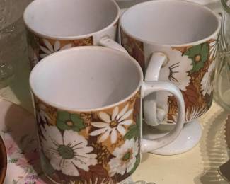 Vintage Daisy Print Coffee Mugs