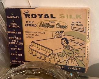Royal Silk Advertising Box