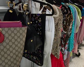 Hundreds of gorgeous mens and women's items