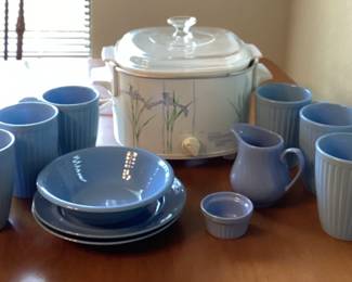 Rival Crock Pot With Corning Ware Sis Cup Two Plates One Blow Creamer