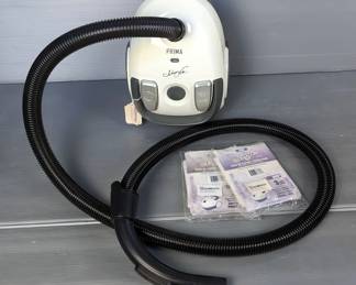 Johnny Vac Prima Canister Vacuum with Bags, Powers On