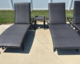 Chaise lounges 