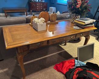 Desk oak Queen Anne 