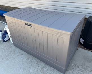 Deck box 